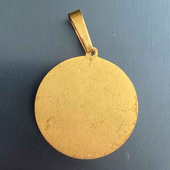 Vintage Golden Cameo Pendant - Picture 4 of 4